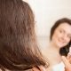 Sử dụng dầu gội khô có làm hại tóc không?